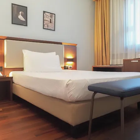 Dado International Szálloda Parma