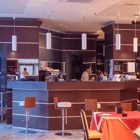 Hotel Dado International