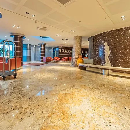 Hotel Dado International