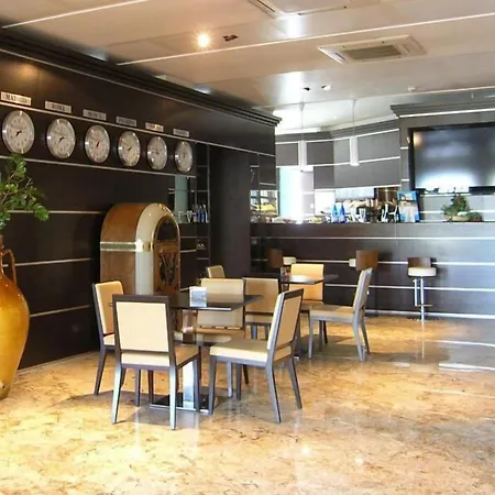 Hotel Dado International