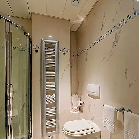 Hotel Dado International