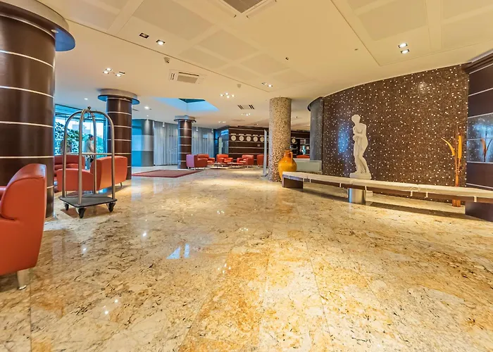 Hotel Dado International